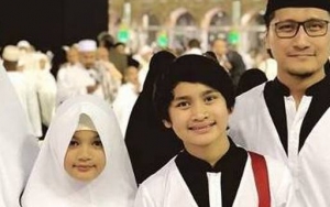 Arie Untung Bersyukur Anak-anaknya Senang ke Mekkah Selain ke Disneyland