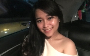Liburan Keluarga, Pakaian Adik Ayu Ting Ting Jadi Sorotan netter