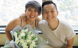 Istri Rilis Buku Pertama, Ernest Prakasa Beri Dukungan Manis