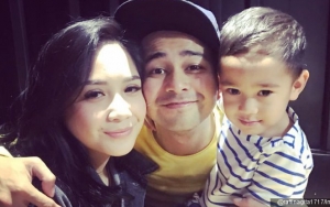 Raffi Redam Amarah Fans Lewat Foto Mesra Bareng Istri-Anak, Nagita Senyum 'Terpaksa'?