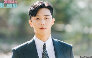 Syuting 'Why, Secretary Kim?', Deretan Senyum Ganteng Park Seo Joon Bikin Jatuh Cinta
