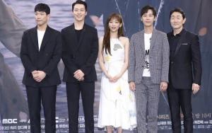 Serasi, Jang Ki Yong dan Jin Ki Joo Sumringah di Jumpa Pers 'Come and Hug Me'