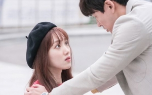 Lee Sang Yoon Tabrak Lee Sung Kyung Hingga Adu Mulut di Teaser 'About Time'