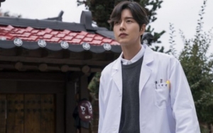 Siap Muncul di Kasus Kelima 'Busted', Park Hae Jin Jadi Dokter Vampir?