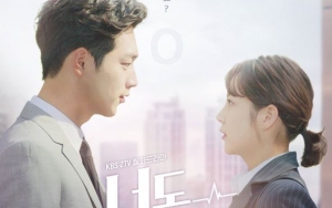 Seo Kang Joon Nurut Jadi Robot Pembantu Gong Seung Yeon di 'Are You Human Too?'