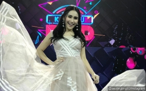 Pamer Pakai Mukena dan Beramal untuk Anak Yatim, 'Aib Jorok' Ayu Ting Ting Malah Terbongkar
