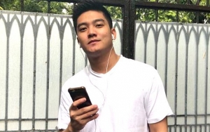 Main Gitar dan Bernyanyi di Kamar Mandi,  Boy William Malah Tuai Pujian