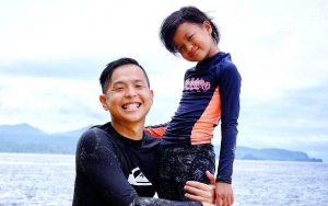 Sebut Sebagai Papa Baik, Tulisan Putri Ernest Prakasa Ini Bikin Haru