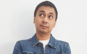 Dijenguk Adik Saat Bulan Madu, Ekspresi Raditya Dika Jadi Sorotan