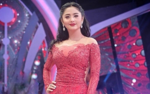 Tampil Berhijab dan Ucap Selamat Puasa, Kecantikan Dewi Persik Dipuji Bak Bidadari