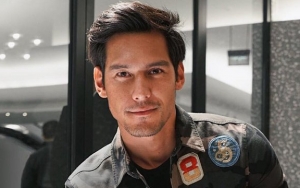 Lihat Foto Richard Kyle Telanjang Dada Basah-basahan, Netter Takut Batal Puasa
