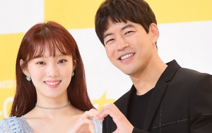 Lee Sang Yoon Frustasi Diikuti Lee Sung Kyung di Highlight 'About Time'