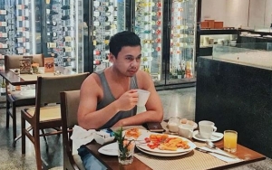 Raditya Dika Unggah Foto di Bali, Hashtagnya Bikin Netter Heboh