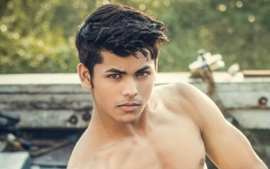 Siddharth Nigam Berpakaian Adat Jawa di 'Pesbukers', Gantengnya Bikin Terkesima
