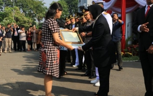 Peringati Harkitnas, Wali Kota Surabaya Risma Beri Penghargaan Pada Korban Bom Gerej