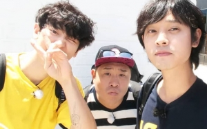Naik Skuter, Chanyeol Kedapatan Hang Out Bareng Jung Joon Young
