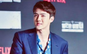 Ganteng Pakai Setelan Jas di Foto Ini, Sehun Dibilang Mirip Luhan