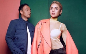 Minta Cium Dipo Latief, Penampilan Berhijab Nikita Mirzani Bikin Adem Netter