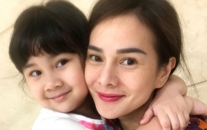 Pakai Make Up Saat Masih Balita, Putri Astrid Tiar Bikin Netter Gemas