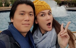 Gendong Bayi, Luna Maya Sedih Hubungannya dan Reino Barrack Tak Kunjung Direstui