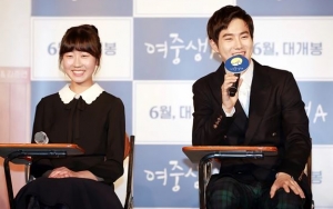 Pakai Kostum Beruang, Imutnya Suho Senyum Bareng Kim Hwan Hee di Poster 'Student A'
