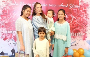Kunci Sukses Ussy Sulistiawaty Ajarkan Anak-Anak Pentingnya Berbagi