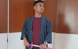 Raditya Dika Unggah Video 'Gila' Latihan Pedang, Netter Doakan Anissa Tetap Tabah