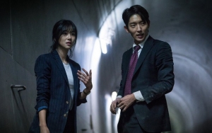 Totalitas Banget, Lee Jun Ki Hingga Seo Ye Ji Serius Baca Naskah 'Lawless Lawyer'