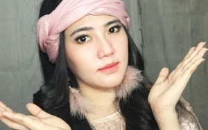 Tampil Sederhana Pakai Kerudung, Via Vallen Dibilang Mirip Anak Sekolahan