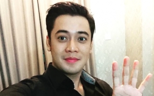 Ketampanan Kriss Hatta di Foto Ini Bikin Terpana, Netter: Yang Kayak Gini Ditinggalin?