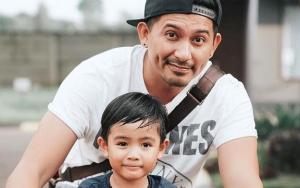 Ryan Delon Minta Maaf Usai Tak Sengaja Jepit Jarinya, Jawaban Sang Anak Bikin Terharu