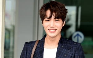 Umbar Senyum Ceria, Kai EXO Tampil Super Keren di Bandara Menuju Paris
