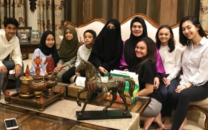 Umi Pipik Silahturahmi ke Sarita Abdul Mukti, Tulis Pesan Haru Soal Ujian Hidup