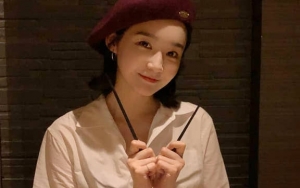 Pamer Body Seksi, Kang Min Kyung Dibilang Pakai Baju Kelewat Ketat