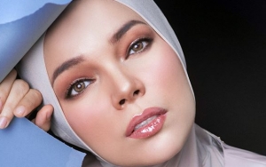 Bahas Kematian, Dewi Sandra Sampai Nangis di Depan Orang Banyak