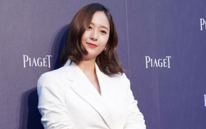 Gabung di Acara Amal, Serunya Krystal Kunjungi Sekolah Dasar di Tiongkok