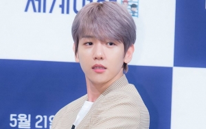 Pulang ke Korea, Baekhyun Unggah Selca Ganteng di Twitter
