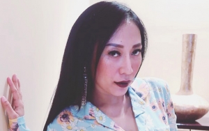 Pamer Perut Rata di Tengah Isu Hamil, Dewi Sanca Kunci Kolom Komentar