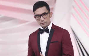 Pakai Topeng Maxime Bouttier, Indra Herlambang Bikin Prilly Latuconsina Makin Lengket