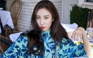 Tak Mau Kalah, Imutnya Sunmi Menari Kocak Bareng Bocah di Bali
