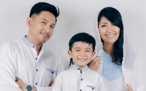 Meski Masih Balita, Putra Sharena-Ryan Delon Suka Lakukan Penelitian