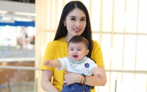Sandra Dewi Joget Depan Anak, Reaksi Melongo Raphael Menggemaskan