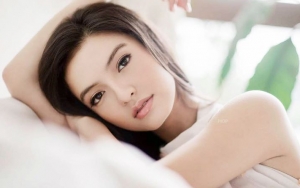 Bak Liburan di Luar Negeri, Raline Shah Ternyata Foto Dekat Kandang Ayam