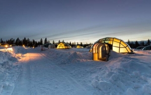 Resor Kakslauttanen Arctic Suguhkan Suasana Orang Eskimo