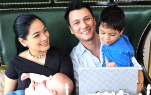 Titi Kamal Santai Christian Sugiono Digosipkan, 6 Bukti Keluarga Ini Selalu Harmonis Sejak Dulu