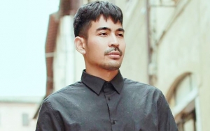 Beredar Foto Keluarga Robby Purba, Wanita Bercadar Jadi Sorotan