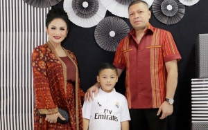 Putra Bungsu Krisdayanti Rayakan Kelulusan TK, Pesona Ganteng Sihir Netter