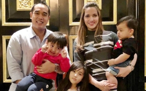 Foto Bareng Nia Ramadhani, Mikha Dipuji Elegan dan Berbakat Jadi Model