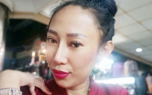 Pamer Foto Cantik Pakai Hijab, Dewi Sanca Minta Segera Dihalalkan