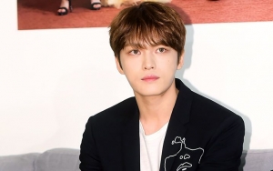Pamer Foto 'Kencan' Bareng Minnie Mouse, Jaejoong Digoda Netter
